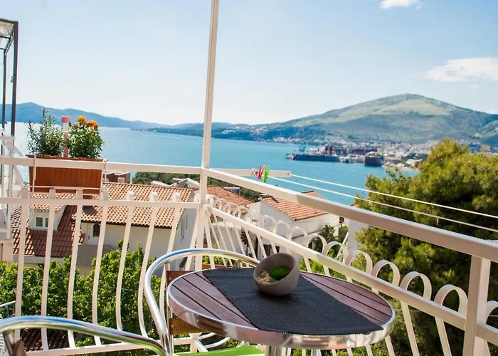 Stil - With Balcony And Sea View 201 Trogir